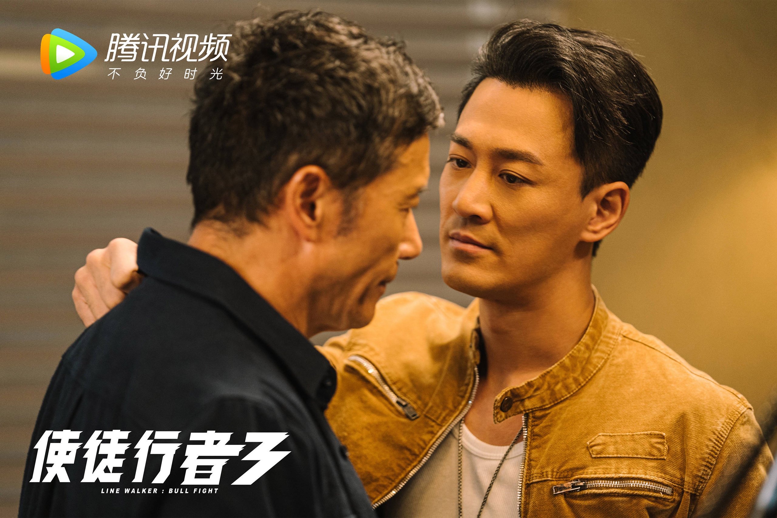 CBA赛场上的精彩瞬间：球员飞身扣篮引爆现场，cba扣篮大赛飞跃5人